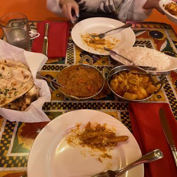 Electric Karma - Garlic Naan, Lamb Vindaloo Curry, White Rice, Aloo Gobi, and Paneer Masala Fries - Indian Near Me - Los Angeles, California Electric Karma - Garlic Naan, Lamb Vindaloo Curry, White Rice, Aloo Gobi, and Paneer Masala Fries - Indian Near Me - Los Angeles, California