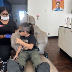 Cosmic Kids Dental - Leo having a good time