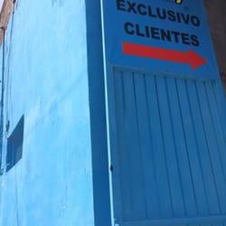 Vidriera Treviño - Entrada estacionamiento
