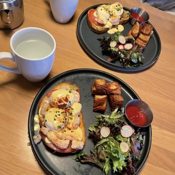 Earls Kitchen + Bar - Prawn Benedict - Canadian (New) Near Me - Burnaby, British Columbia
