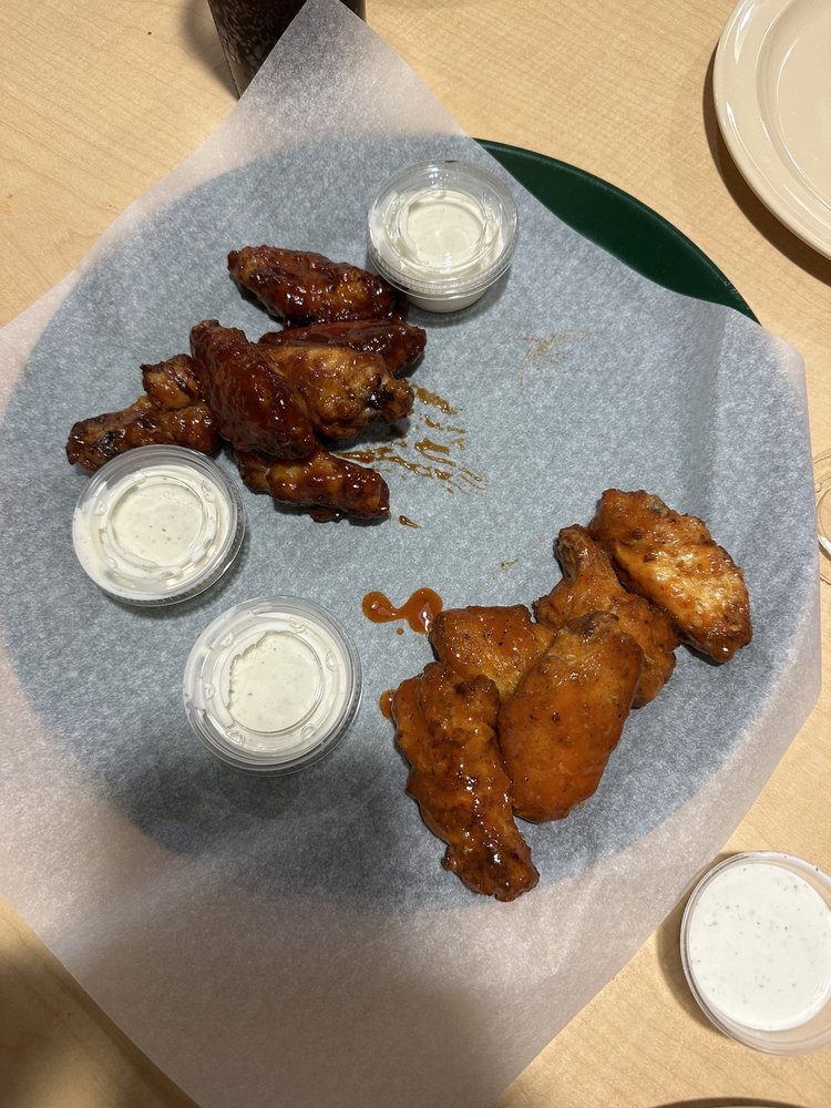 STRAW HAT PIZZA Updated September 2024 921 Photos & 67 Reviews