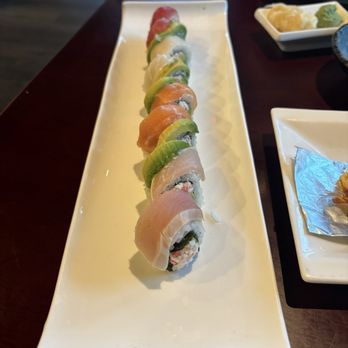 Akira Bistro - Rainbow roll - Sushi Bars Near Me - Danville, California