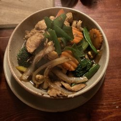 the three tuns - Chicken with cashew (served with Thai rice)