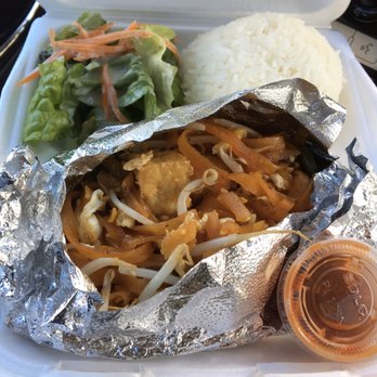 Pad Thai - Pad Thai with tofu lunch special - Thai Near Me - Santa Ana, California Pad Thai - Pad Thai with tofu lunch special - Thai Near Me - Santa Ana, California