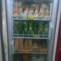 Belíssima Casa di Frutas - Kit de alimentos processados, couve manteiga, kit de yakissoba, kit para sopa e abóbora. Preço: R$ 2,90 cada ou 2 por R$ 5,00.