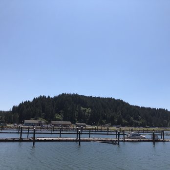 Griff's On the Bay - Relaxing view from outdoor patio dining area - Seafood Near Me - Winchester Bay, Oregon Griff's On the Bay - Relaxing view from outdoor patio dining area - Seafood Near Me - Winchester Bay, Oregon