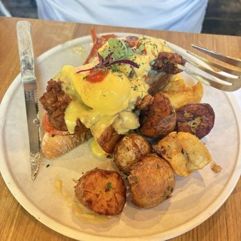 Sunny Side Breakfast - Crispy Benedict - Breakfast & Brunch Near Me - Sacramento, California Sunny Side Breakfast - Crispy Benedict - Breakfast & Brunch Near Me - Sacramento, California