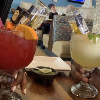 Los Magueyes - Strawberry Margaritas on the rocks for me, babe had his chilled. Soooo good - Seafood Near Me - Burbank, Illinois