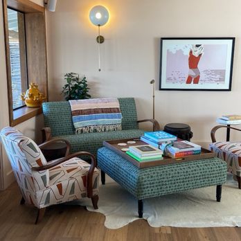 River Lodge - lobby seating - Hotels Near Me - Paso Robles, California