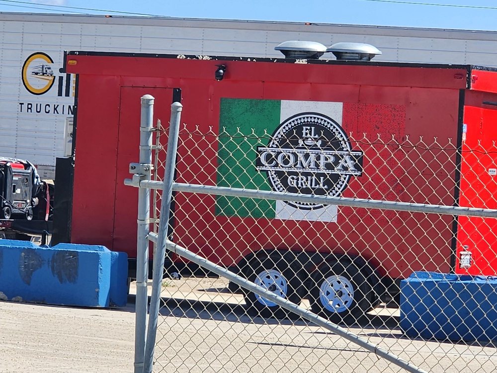 El Compa Grill Logo
