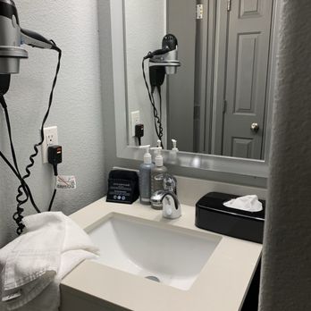 Cielo Hotel Bishop-Mammoth, Ascend Hotel Collection - Sink and counter right outside of toilet door. - Hotels Near Me - Bishop, California Cielo Hotel Bishop-Mammoth, Ascend Hotel Collection - Sink and counter right outside of toilet door. - Hotels Near Me - Bishop, California