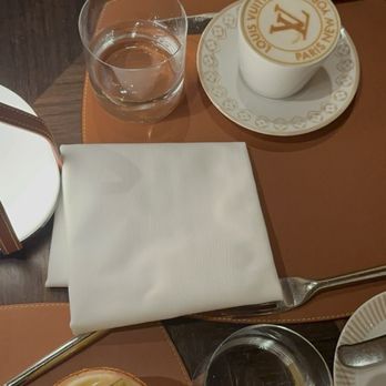 Le Café Louis Vuitton - Table view from above - Cafes Near Me - New York, New York Le Café Louis Vuitton - Table view from above - Cafes Near Me - New York, New York