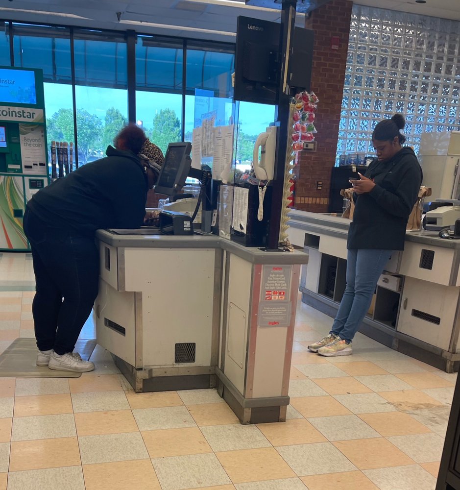 INGLES MARKETS Updated October 2024 24 Photos & 18 Reviews 2455