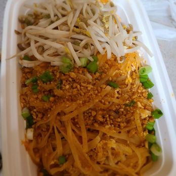 Yummy Thai - Chicken pad thai - Thai Near Me - Buffalo, New York Yummy Thai - Chicken pad thai - Thai Near Me - Buffalo, New York