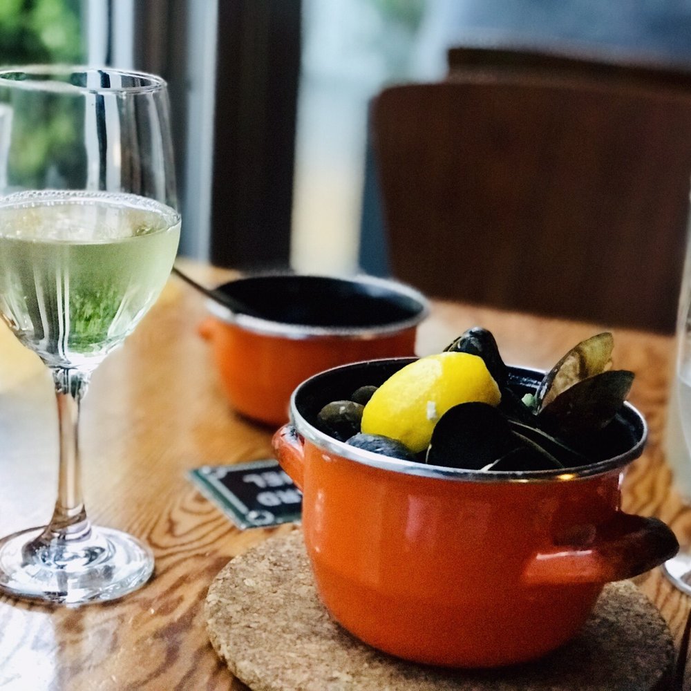 Salade de Fruits Cafe - Mussels - French Near Me - Vancouver, British Columbia