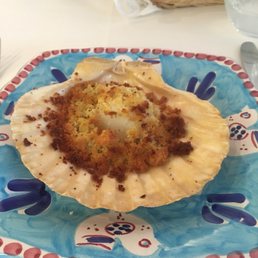 Scallop served on it's shell with buttered bread crumbs. Out of this world. Scallop served on it's shell with buttered bread crumbs. Out of this world.