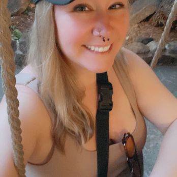 Heyday - Selfie on the swing - Bars Near Me - Honolulu, Hawaii
