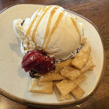 Los Molcajetes Bar & Grill - Bizcocho de chocolate - Bars Near Me - Sonoma, California