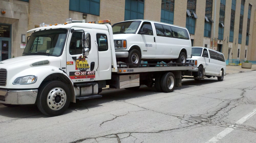 FALCON TOWING & RECOVERY Updated September 2024 15 Photos & 27 Reviews Oak Park, Illinois