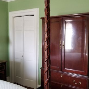 Planters Inn - TV in armoire - Hotels Near Me - Savannah, Georgia