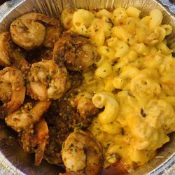 Shrimp w Mac n cheese. Lawnside location