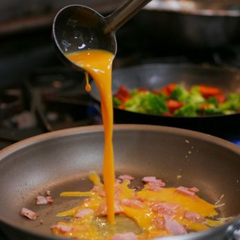 ClusterTruck - Making a Ham & Cheese Omelette - Food Delivery Services Near Me - Indianapolis, Indiana