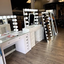 Jurupa Outlet - Bluetooth & Touchscreen Vanities
