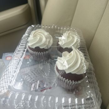 Dalton's Cakes - Red velvet - Cupcakes Near Me - Grayslake, Illinois Dalton's Cakes - Red velvet - Cupcakes Near Me - Grayslake, Illinois
