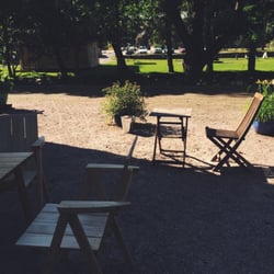 Laundry Café & Bar - Viihtyisä ja tilava terassi