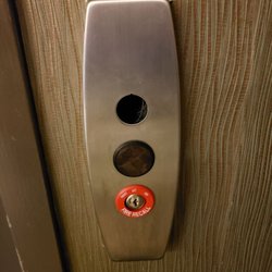 Casper C'mon Inn - Broken elevator doors