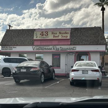 PHO 43 - Exterior view - 43rd Ave south of Thomas - Vietnamese Near Me - Phoenix, Arizona