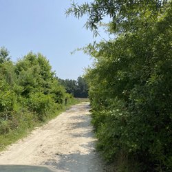 Fourth Rock Stables - Road from parking area to main road