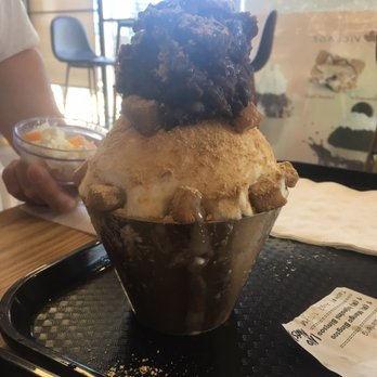 Snowy Village - Imeolji (?) - rice pudding/cake and red bean bingsu - Desserts Near Me - Calgary, Alberta