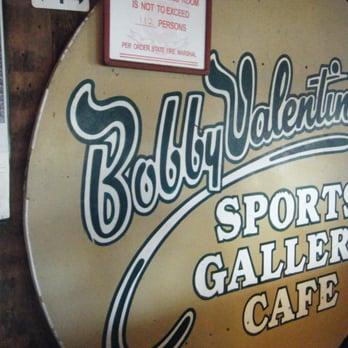 Flo's Clam Shack - Old stuff hanging everywhere - Seafood Near Me - Middletown, Rhode Island