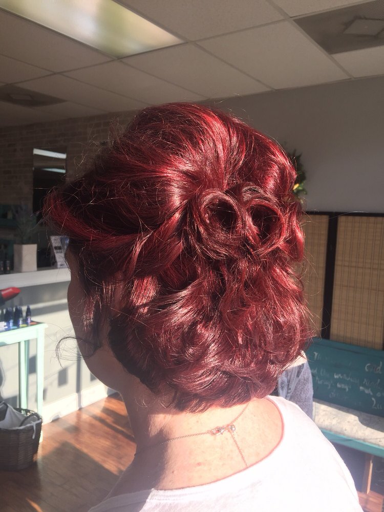Bella Capelli Salon and Spa Logo