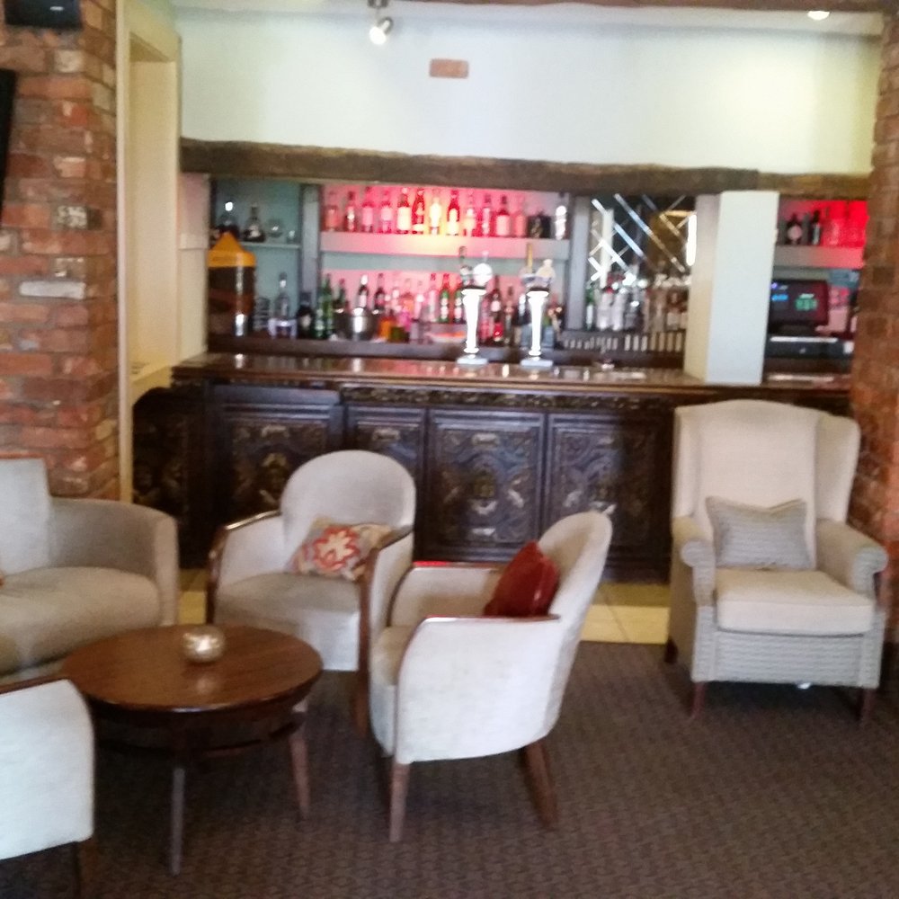 Hatherley Manor Hotel - Bar area/lobby - Hotels Near Me - Gloucester, GLS