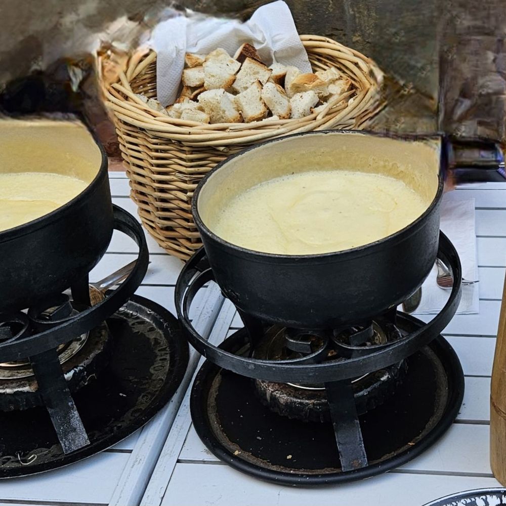la Taverne Neuchâteloise - Fondue - Restaurants Near Me - Neuchâtel, Nebraska