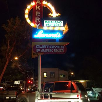 Leonard's Bakery - Sign lit up at night - Bakeries Near Me - Honolulu, Hawaii