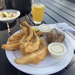Jerry’s Pub And Restaurant - Full perch dinner