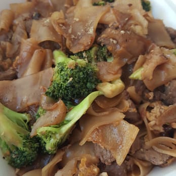 Divine Thai - Beef pad see ew. - Thai Near Me - Grover Beach, California Divine Thai - Beef pad see ew. - Thai Near Me - Grover Beach, California