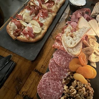 THE WHITE RABBIT - Updated December 2024 - 541 Photos & 395 Reviews ...