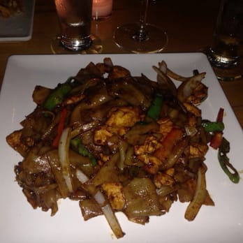 Spice 28 - Chicken drunken chow fun noodles - Szechuan Near Me - Philadelphia, Pennsylvania