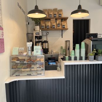 Blank Street - the counter of a coffee shop - Coffee & Tea Near Me - New York, New York Blank Street - the counter of a coffee shop - Coffee & Tea Near Me - New York, New York