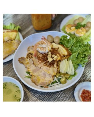 Pho Leo & Grill by null