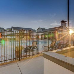 Park Lane Village - Pool And Relaxing Spa