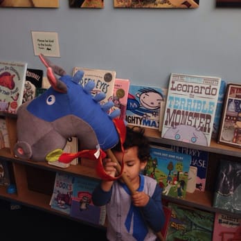 PLAY - Toys and books in the main room at play - Art Classes Near Me