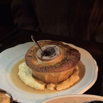 Gilt Bar - Beef Cheek Pot Pie - New American Near Me - Chicago, Illinois