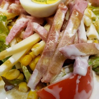 Au Poulet Braisé - Large side salad served as part of the complete meal - Halal Near Me - Paris, 75