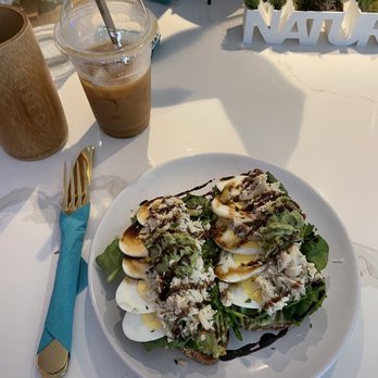The Hideout Café by Team Vinchay - Chicken Avocado Toast - Coffee & Tea Near Me - Miami, Florida