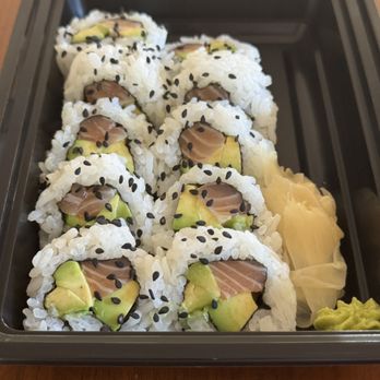 RetRoll Sushi LBC - Salmon and avocado roll - Japanese Near Me - Long Beach, California